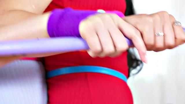 Erotic gym dykes pussylicking and scissoring in duo