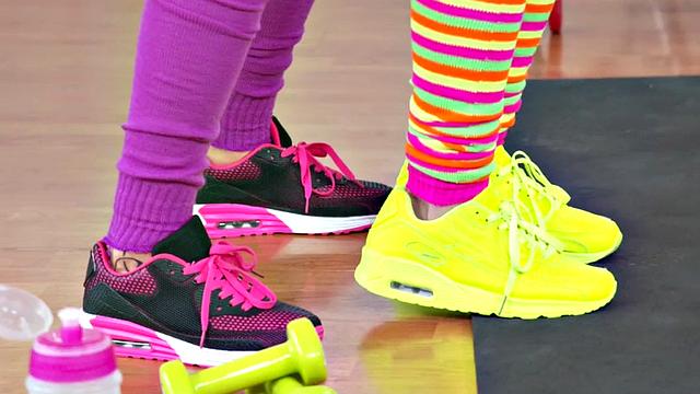 Erotic gym dykes pussylicking and scissoring in duo