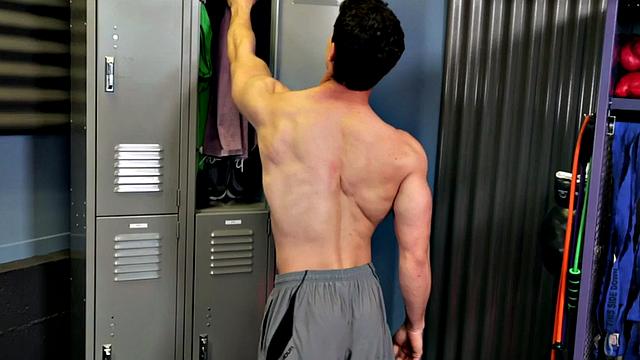 Amateur hunk strips and masturbates in the gym