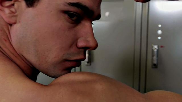 Amateur hunk strips and masturbates in the gym