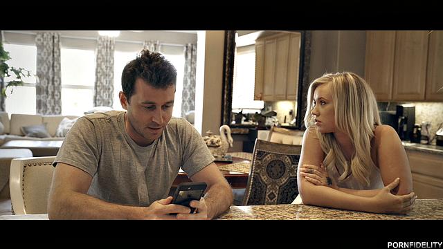 Собралась уйти, но он разъярённо её трахает