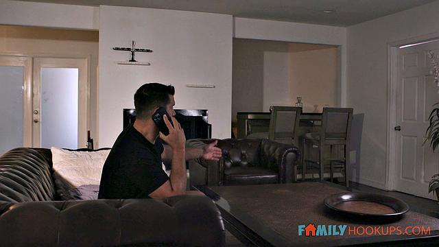 Kay Lovely застукала отчима и сама заводит игру