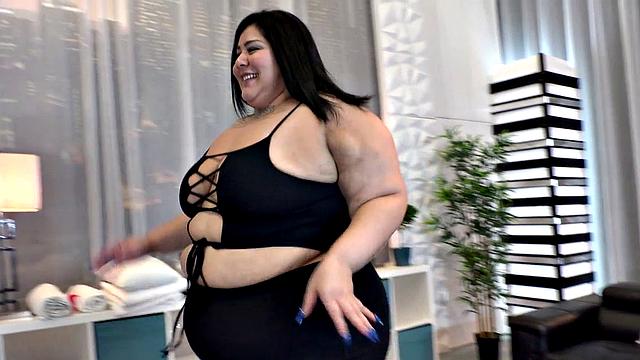 Nude Rubdown for Jumbo Babe Crystal Blue