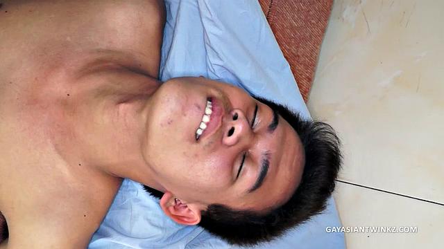 Ланс и Уоррен: кто быстрее сосет, тот и сверху - гей секс с азиатским вкусом.