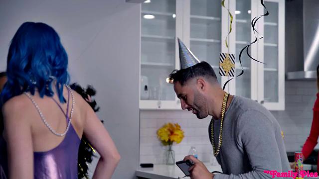 New Years with My Step Family - S17:E2