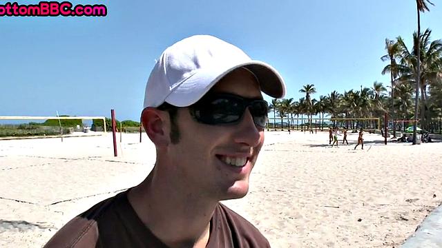 black thug hunk gets assfucked by amateur top