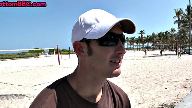 black thug hunk gets assfucked by amateur top