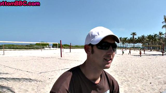 black thug hunk gets assfucked by amateur top