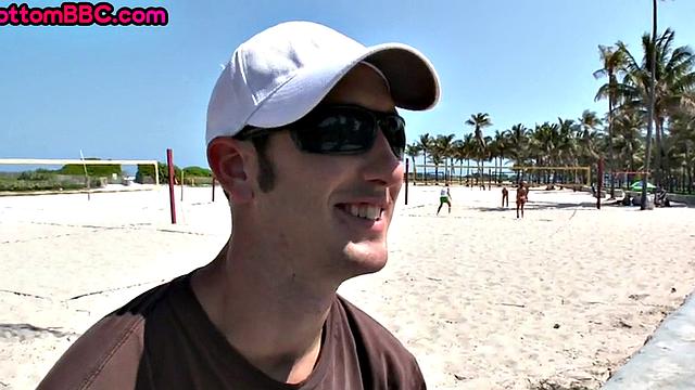 black thug hunk gets assfucked by amateur top