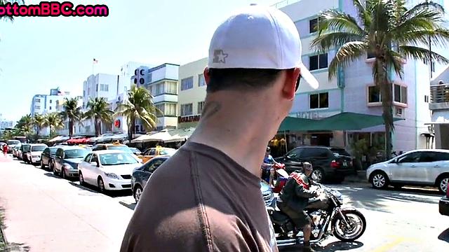 black thug hunk gets assfucked by amateur top