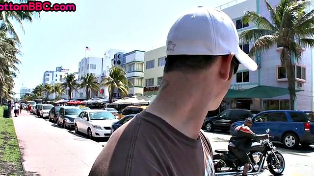 black thug hunk gets assfucked by amateur top