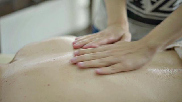 Young stud gets fingered before bareback pounding in steamy massage session