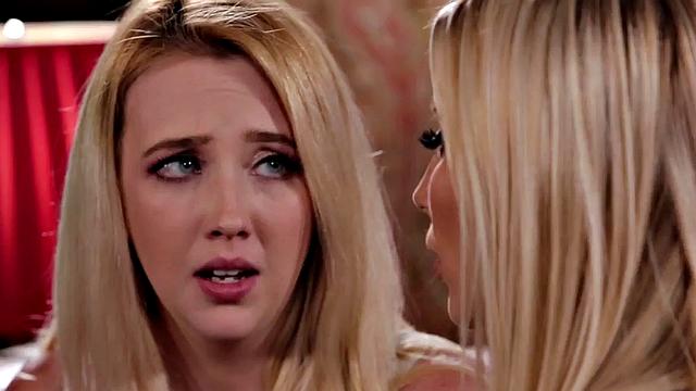 Les babe hairypussy fingered by scissoring MILF