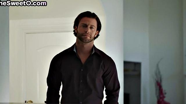 жена балует в кухне: сперва еда, потом отсос