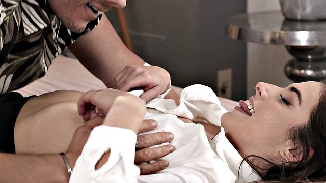 Шанель Камрин орёт от кайфа, пока Кодей Стиил жестко её трахает