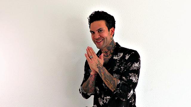 Naked: Joanna & Hands