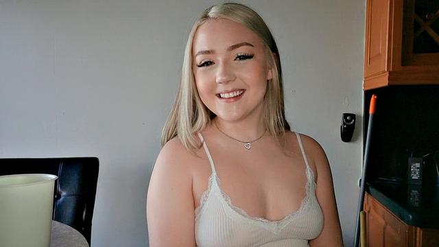 Deepthroating 21yo slut gets fucked by Mofo in tight pussy