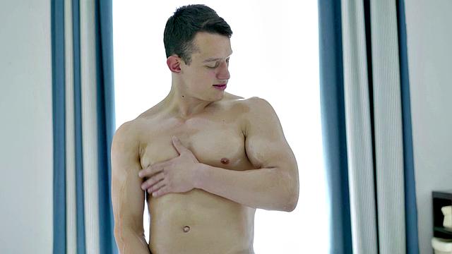 Buff hunk showing body and erotically before cumming