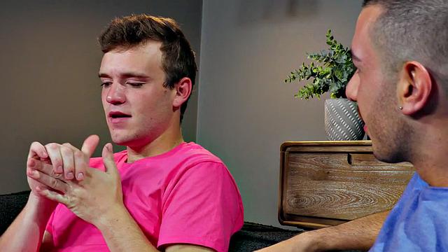 Blowjob jock with sexy body gets by skinny stud