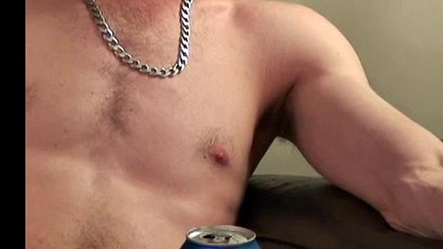 Габриэль дрочит с огоньком и финиширует на ура