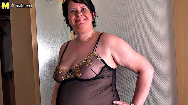 пышная зрелая сосёт и скачет на члене в своё удовольствие