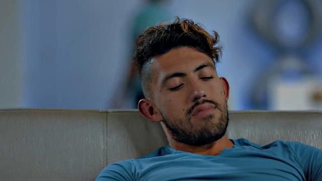 Watch this muscular ebony babe ride a BBC bareback in the living room