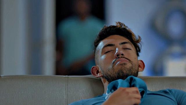 Watch this muscular ebony babe ride a BBC bareback in the living room