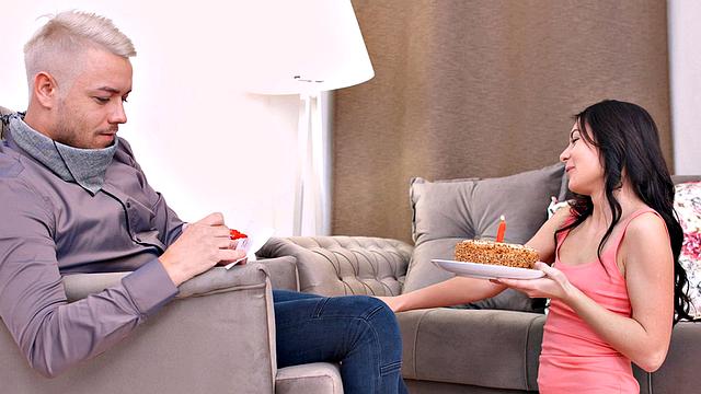 RIM4K. Beauty finds out about boyfriend's fantasy and fulfills it