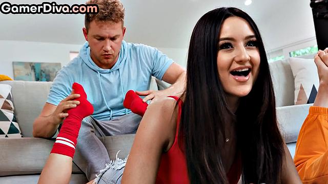 Cute gamer babe nailed by BF