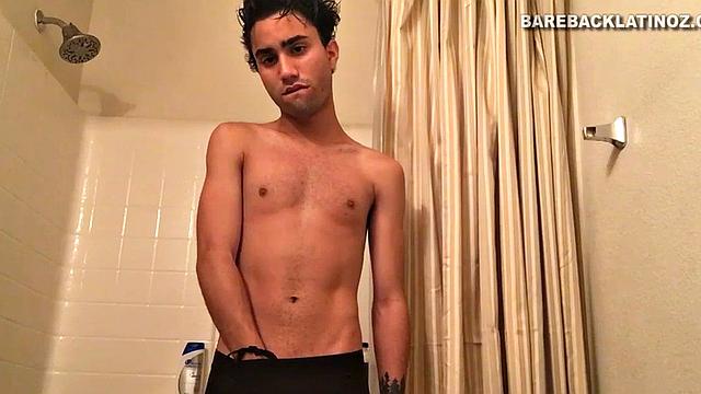 Our featured solo boy of the week is the always popular big dick twink Lucas Prescott. In this solo session, he gets naked in the bath and works that monster of his stiff.