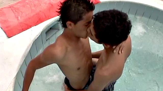 уильям и альфредо тусуются без штанов прямо на природе