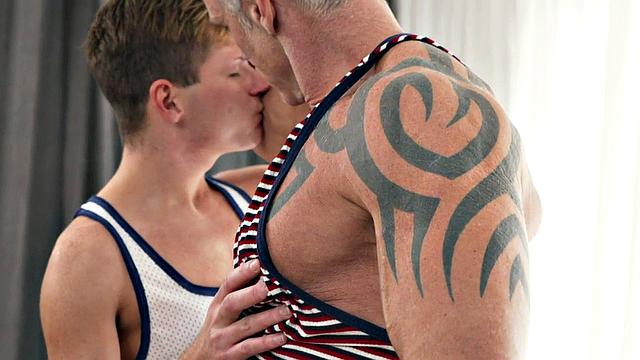 Petite twink bareback fucked by gaydaddy after workout