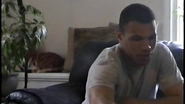 волосатый мужик жадно сосёт и ловит густую сперму