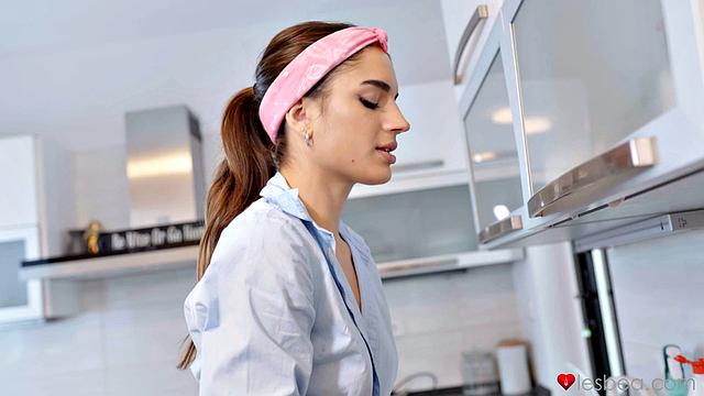 Maid has anal orgasm after spanking