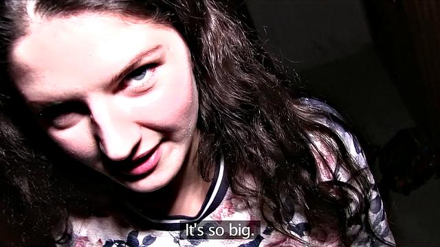 смотри как итальянка трахается на публике в белье