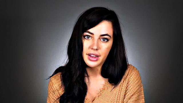 Настырная красотка дрочит игрушкой - пальцы отдыхают