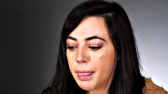 Настырная красотка дрочит игрушкой - пальцы отдыхают