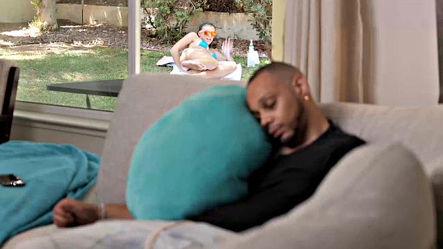 Гию Дерза кусает змея, только хуй Донни спасает