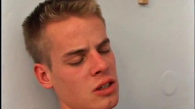 Пацаны собрались и устроили жаркую оргию с кончей на лица друг другу