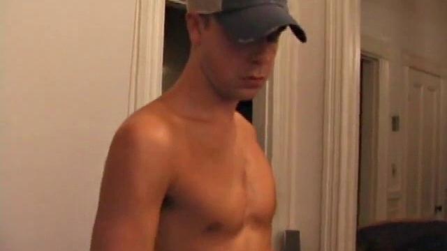 Skater Boy Vincenzo Jacking Off