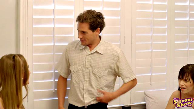 Threesome Company Lets Play - S3:E10