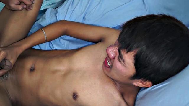 Amateur anal with asian twinks