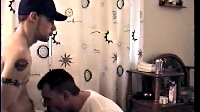 страстный отсос и мощный финал в руке