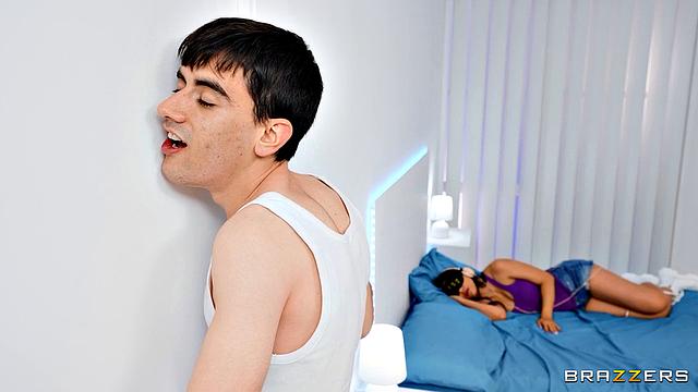 Легенды глори-холла: шлюхи с жадностью сосут огромные члены