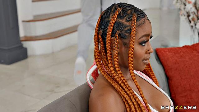 Соседка по комнате мастурбирует, но хочет больше - Xander Corvus приходит и устраивает ей фейерверк оргазмов, пока его девушка не влетела!