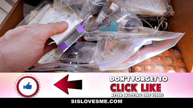 блондинка трахается со сводным братом на улице