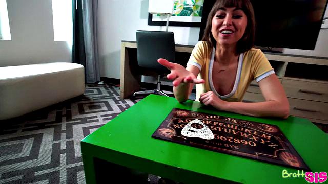 смотри, как райли рид глубоко сосёт и глотает сперму