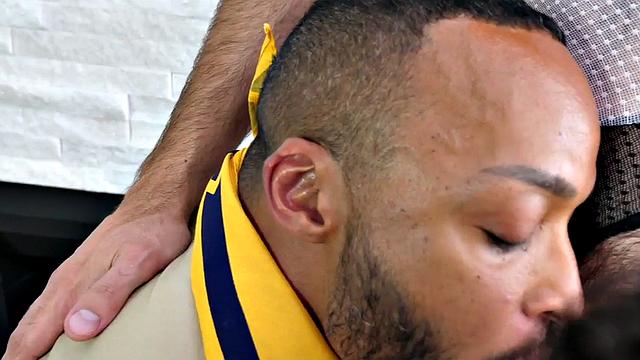 би-кучеряшка в косплее, кроссдрессер и анальный трио - обычный день на комик-коне