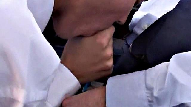 Коллега по офису решил взять качка по-гейски на рабочем месте, а потом сделал перерыв на кофе с намёком на продолжение.