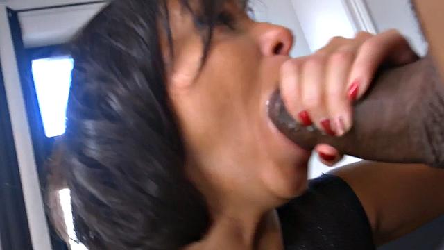 IR amateur MILF fucked by BBC dude in mouth and ass